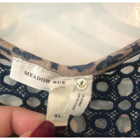 EUC Anthropologie Meadow Rue Lace Crochet Sleeveless Top Tunic Tan Navy Boho - Picture 6 of 10